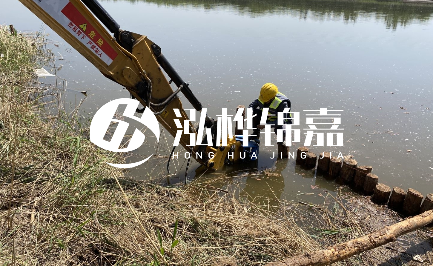 護(hù)坡樁選擇松木樁還是杉木？
