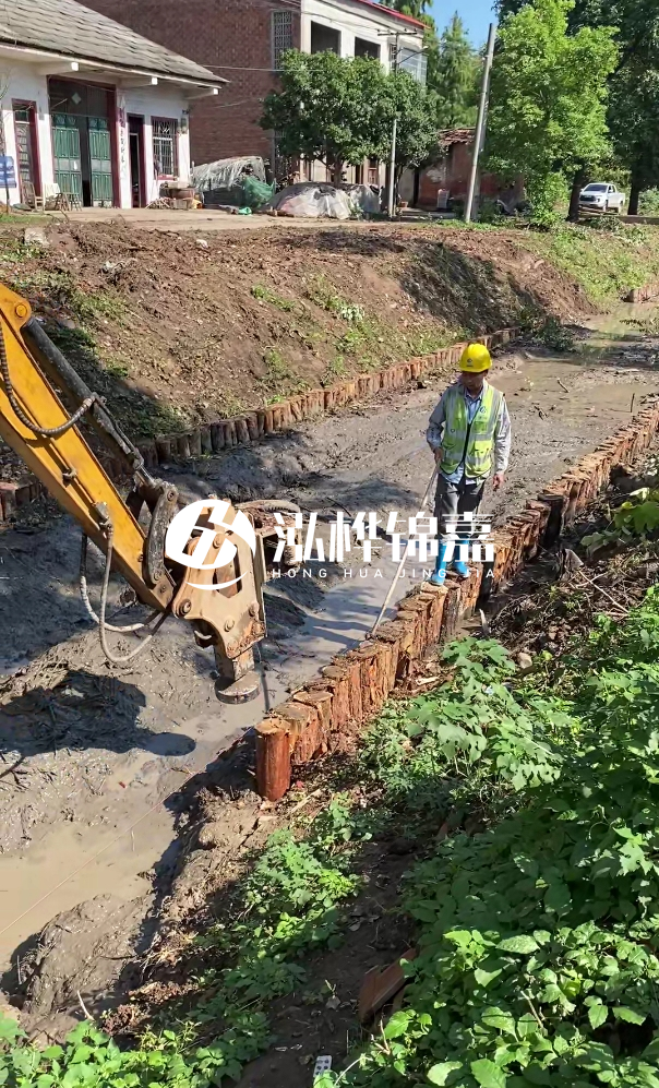 寧德河道清淤專業(yè)施工-挖掘機(jī)清理河底淤泥的深度如何控制？